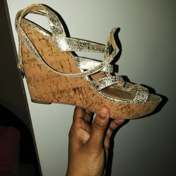Womens Gold Wedge - Picture 3 of 3
